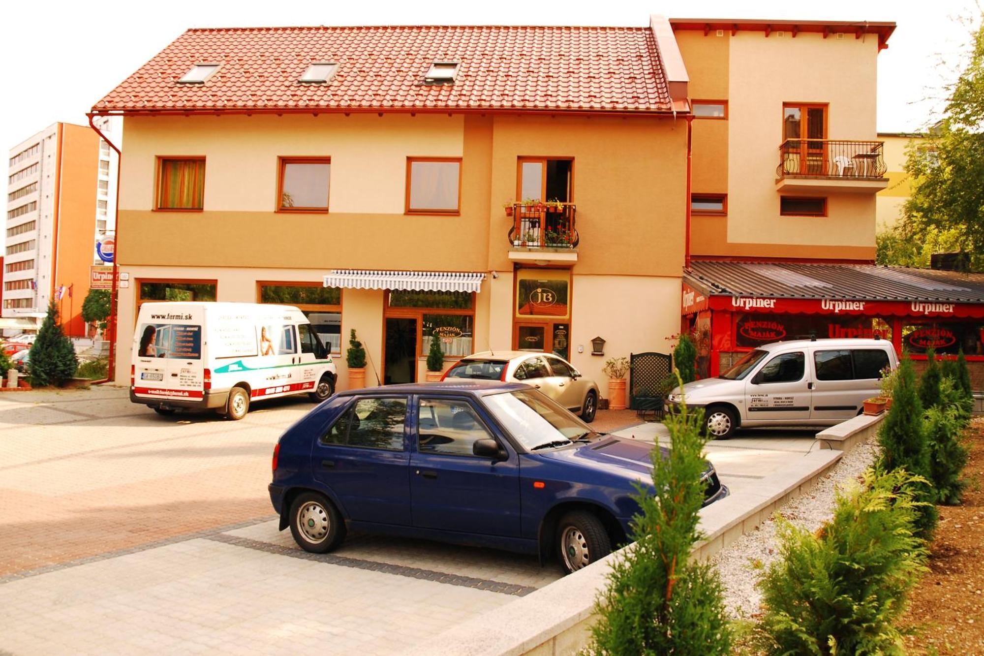 Penzion Majak Banská Bystrica Exterior foto