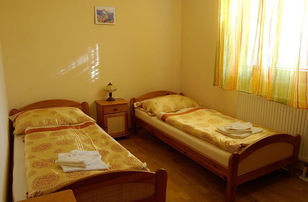 Penzion Majak Banská Bystrica Exterior foto